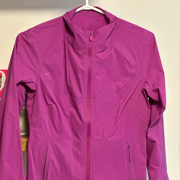 Light slim fitted pink running jacket Lululemom - Picture 3 of 8